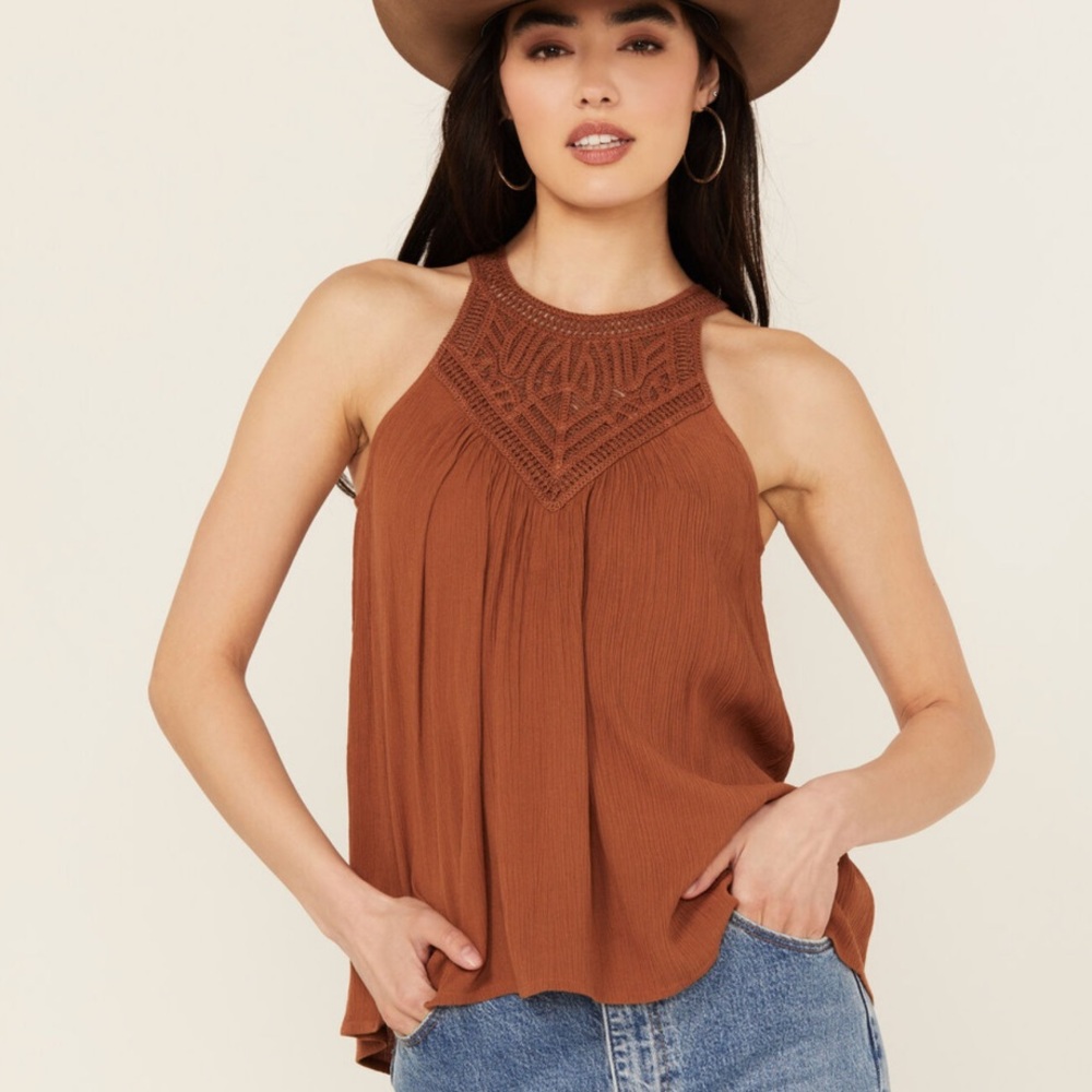 SHYANNE WOMEN'S CROCHET HALTER TANK TOP